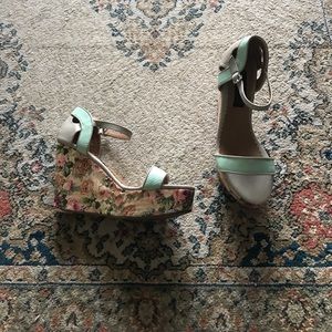 Floral wedges